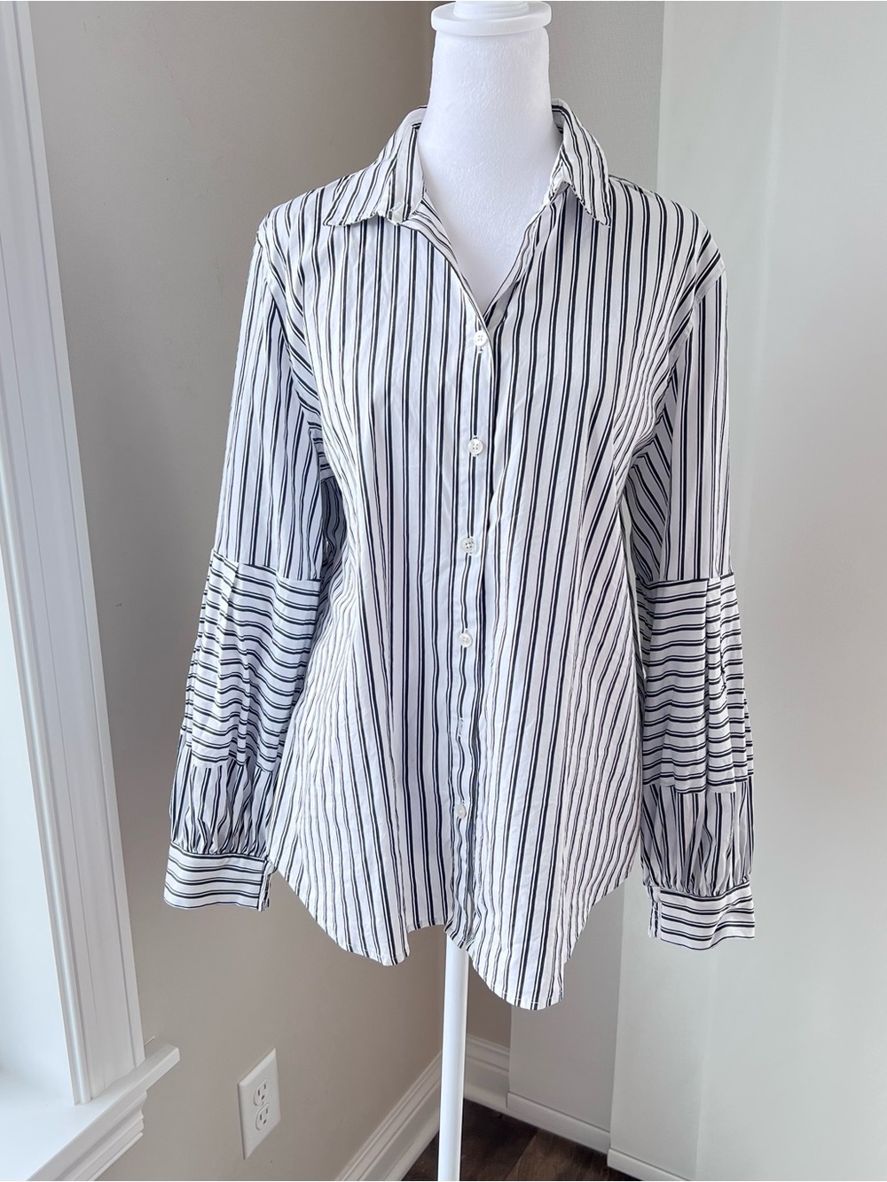 Chico’s striped long sleeve buttoned up shirt size 3